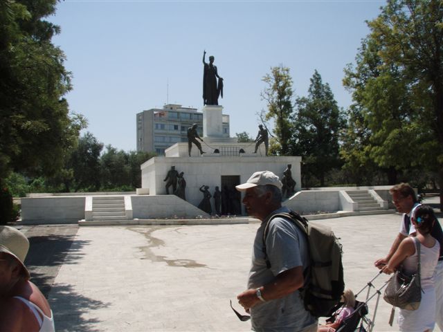 Mindesmrke i Nicosia for grske ofre i borgerkrigen p Cypern.