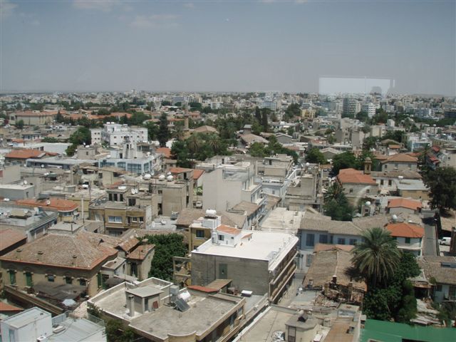 Den grønne linies område i Nicosia set fra et græsk højhus.